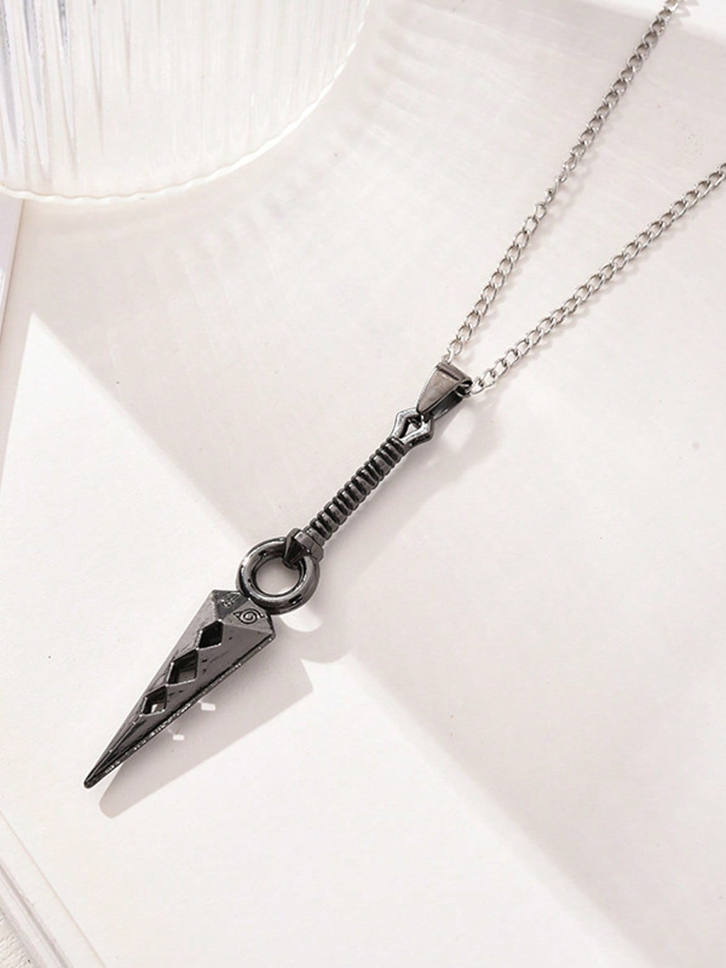 1pc Personalized Fashion Hot-Blooded Cartoon Anime Naruto Weapon Pendant Necklace, Personalized Hip-Hop Kunai, Shuriken Necklace, Suitable For Daily Wear Or As A Gift