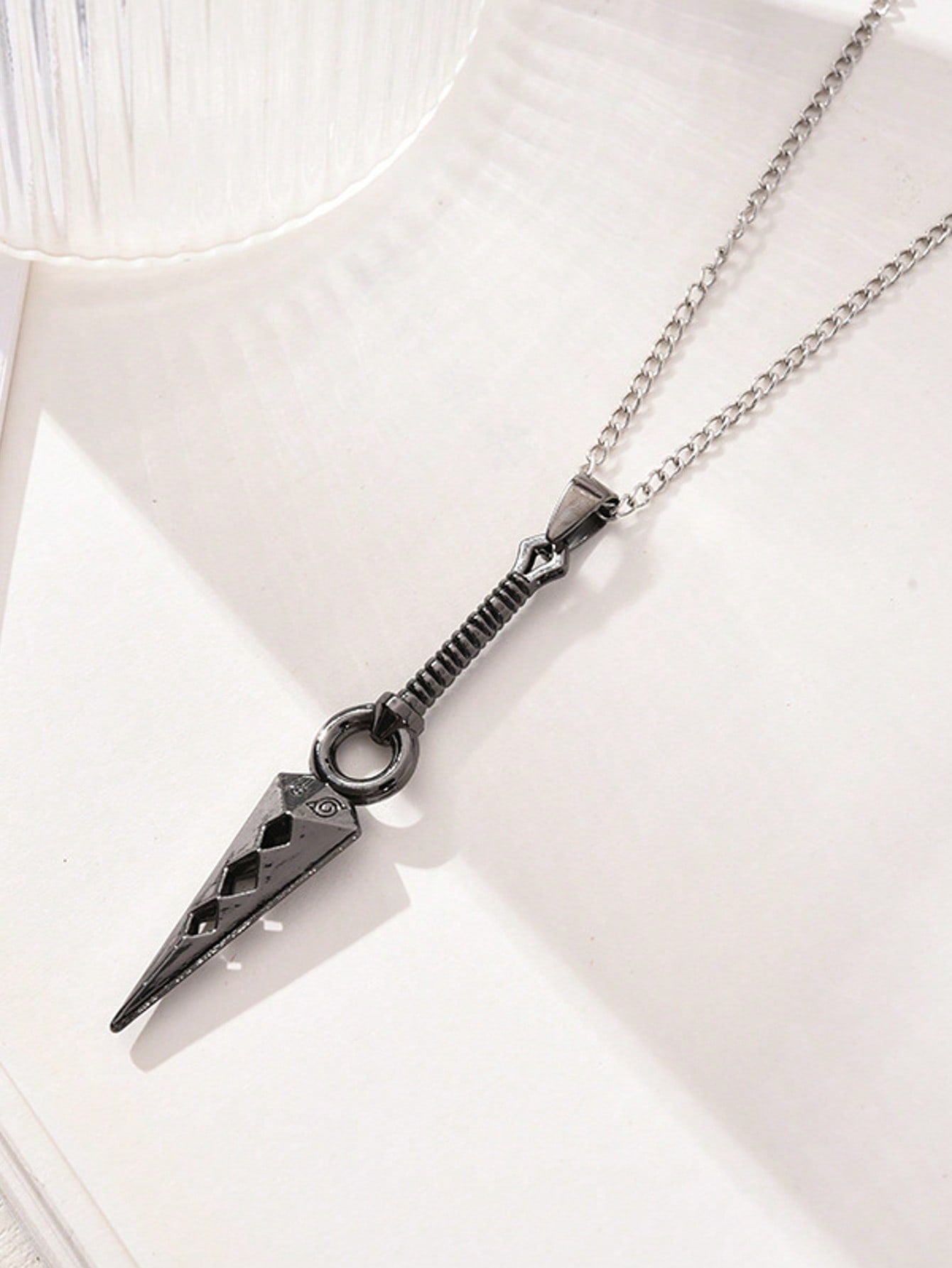 1pc Personalized Fashion Hot-Blooded Cartoon Anime Naruto Weapon Pendant Necklace, Personalized Hip-Hop Kunai, Shuriken Necklace, Suitable For Daily Wear Or As A Gift