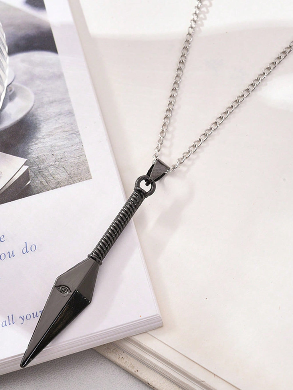 1pc Personalized Fashion Hot-Blooded Cartoon Anime Naruto Weapon Pendant Necklace, Personalized Hip-Hop Kunai, Shuriken Necklace, Suitable For Daily Wear Or As A Gift