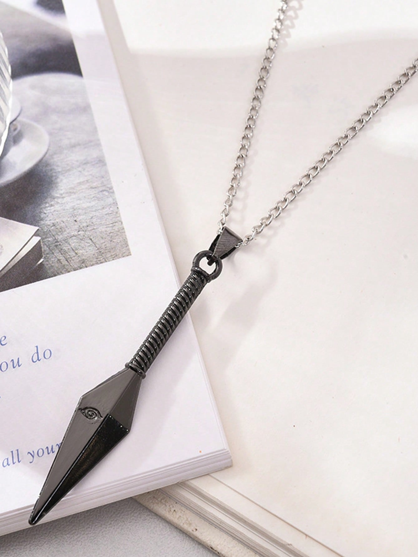 1pc Personalized Fashion Hot-Blooded Cartoon Anime Naruto Weapon Pendant Necklace, Personalized Hip-Hop Kunai, Shuriken Necklace, Suitable For Daily Wear Or As A Gift
