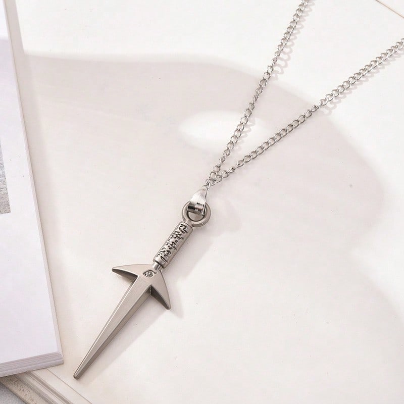 1pc Personalized Fashion Hot-Blooded Cartoon Anime Naruto Weapon Pendant Necklace, Personalized Hip-Hop Kunai, Shuriken Necklace, Suitable For Daily Wear Or As A Gift